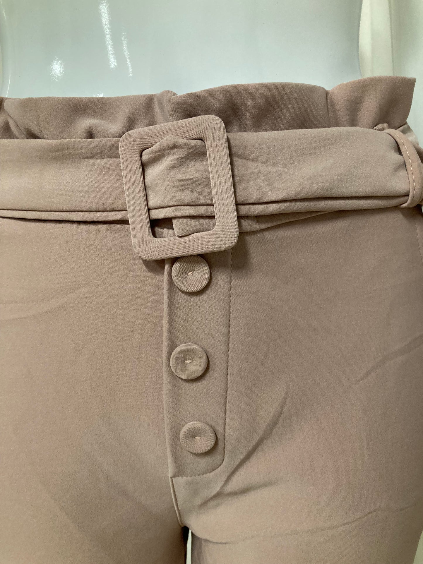 High waist slim pants in pink with button pocket and belt