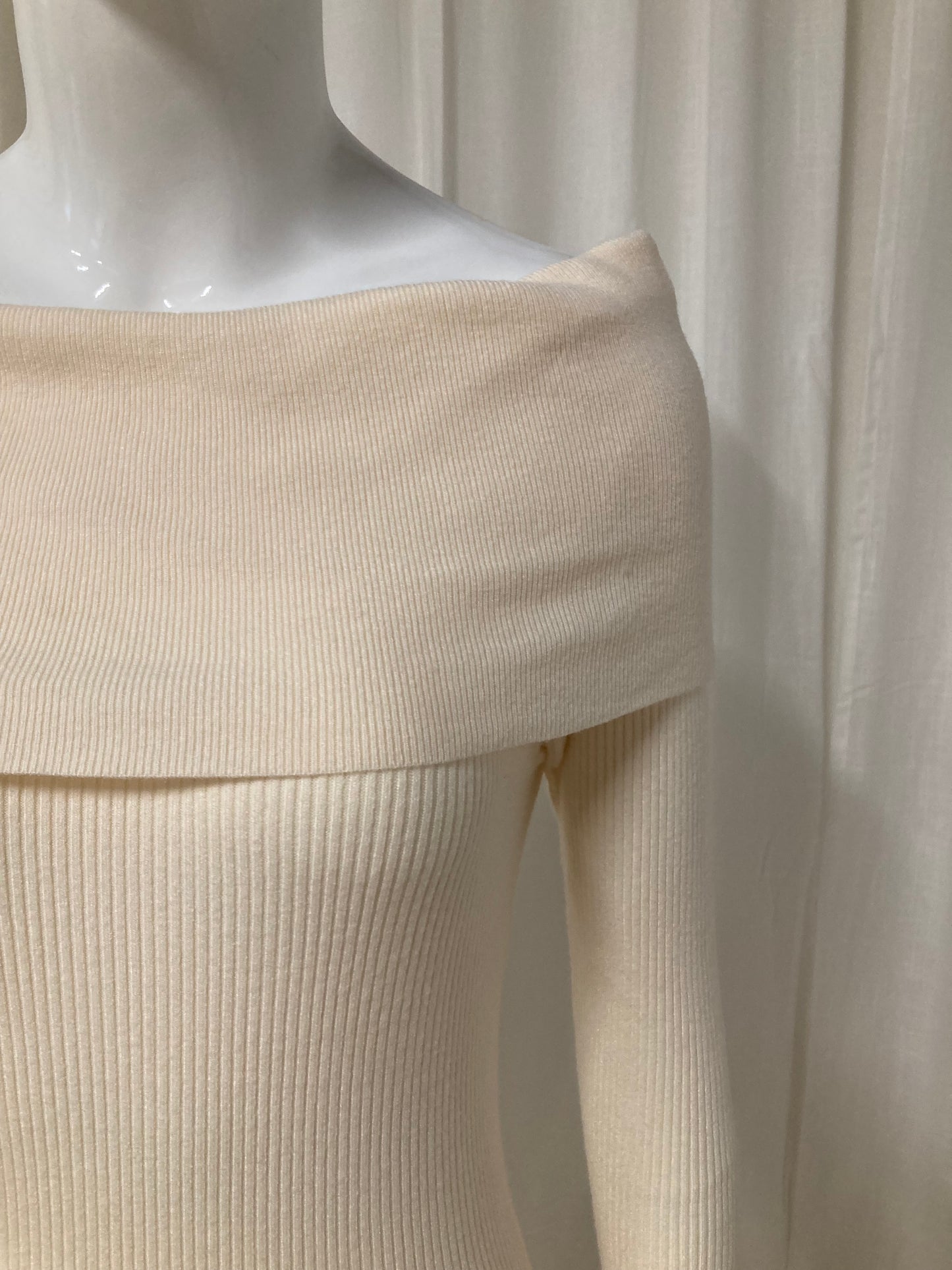 Off Shoulder Sweater Dress cream