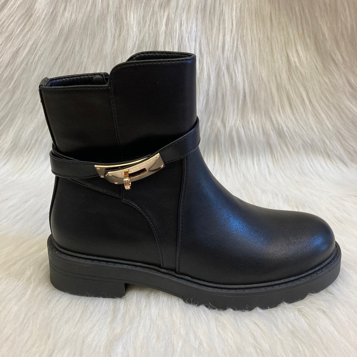 Black ankle boot with accessory