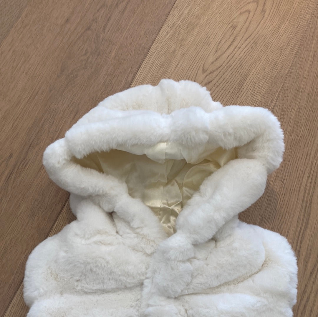 Fluffy bodywarmer creme