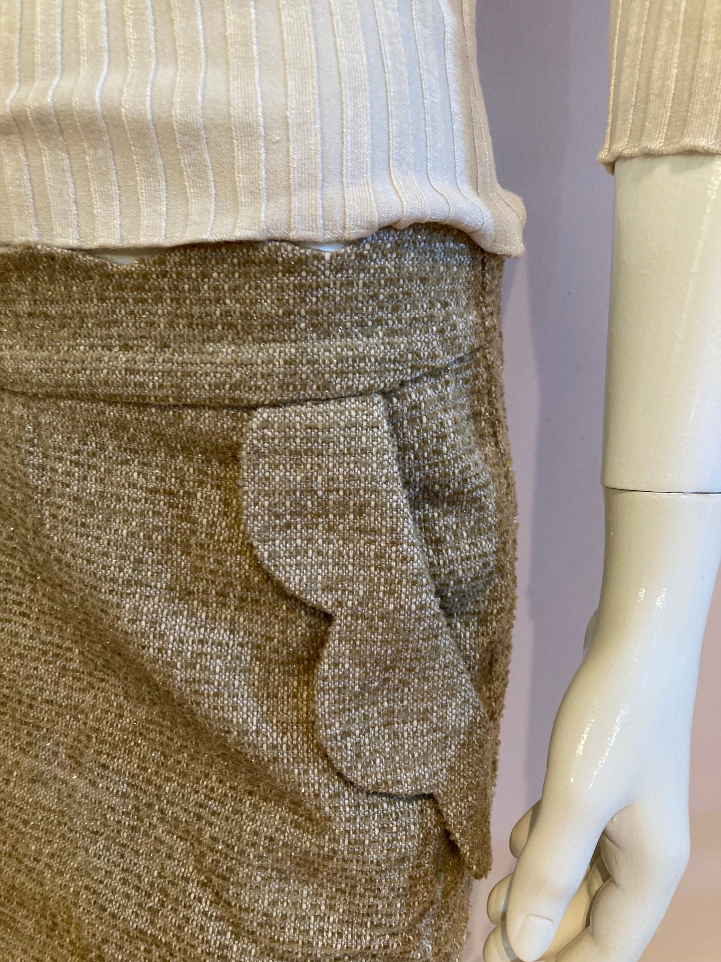 Beige skirt lined in wool with pockets