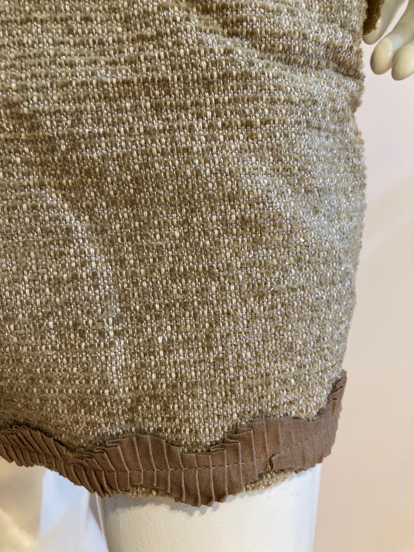 Beige skirt lined in wool with pockets