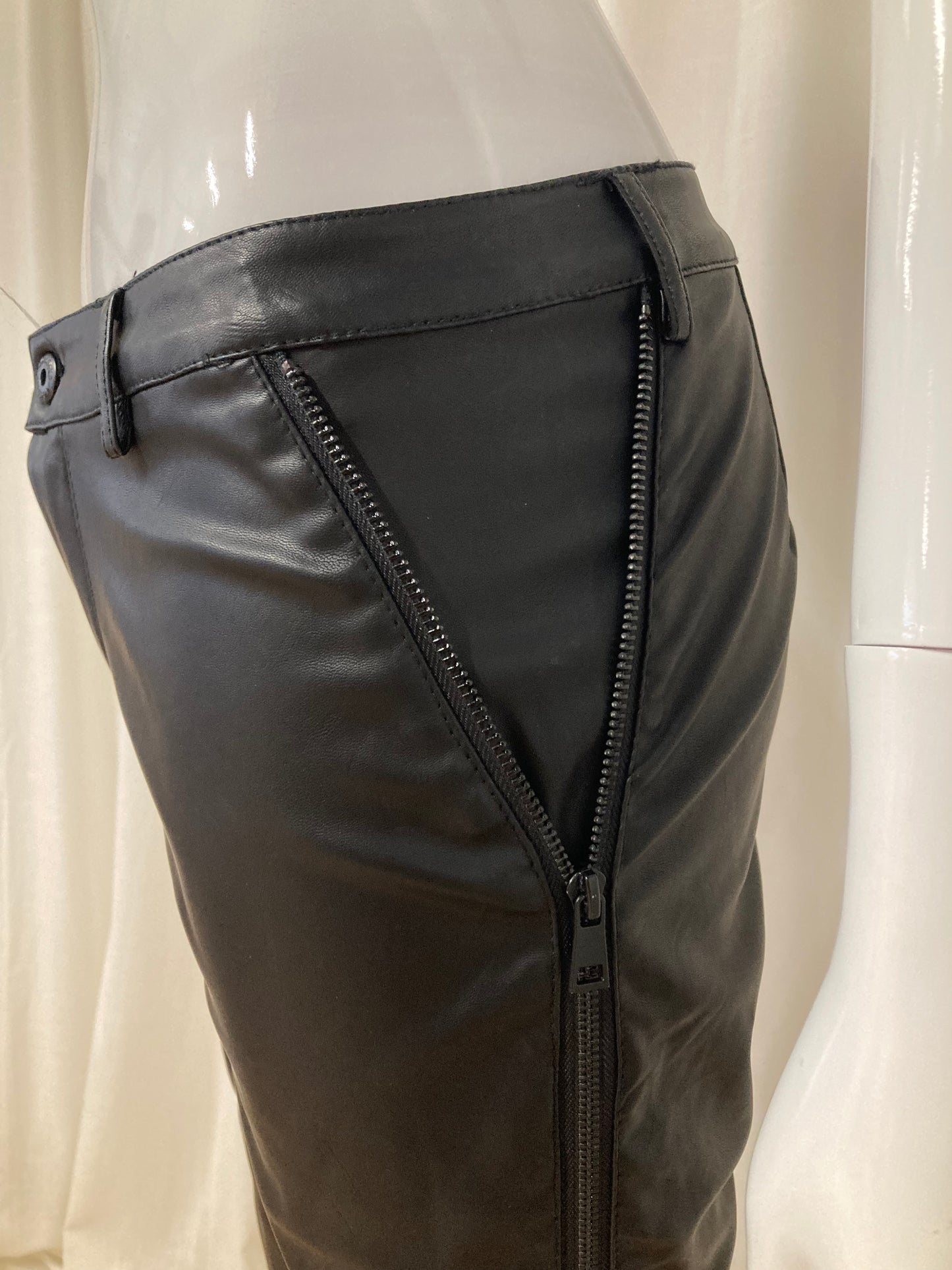 Black leader pants 060