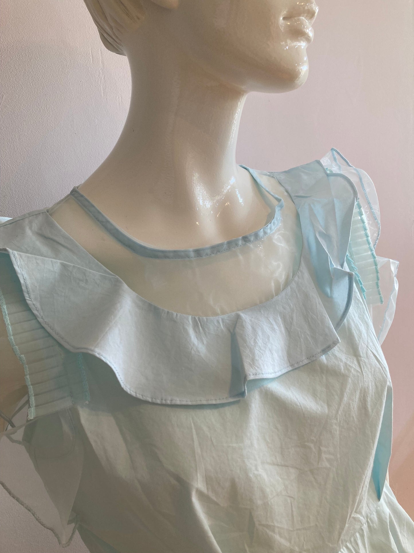 Blue blouse with flounce and tulle