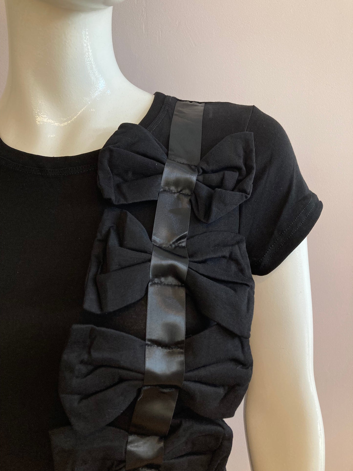 Black T-shirt with bow and ribbons