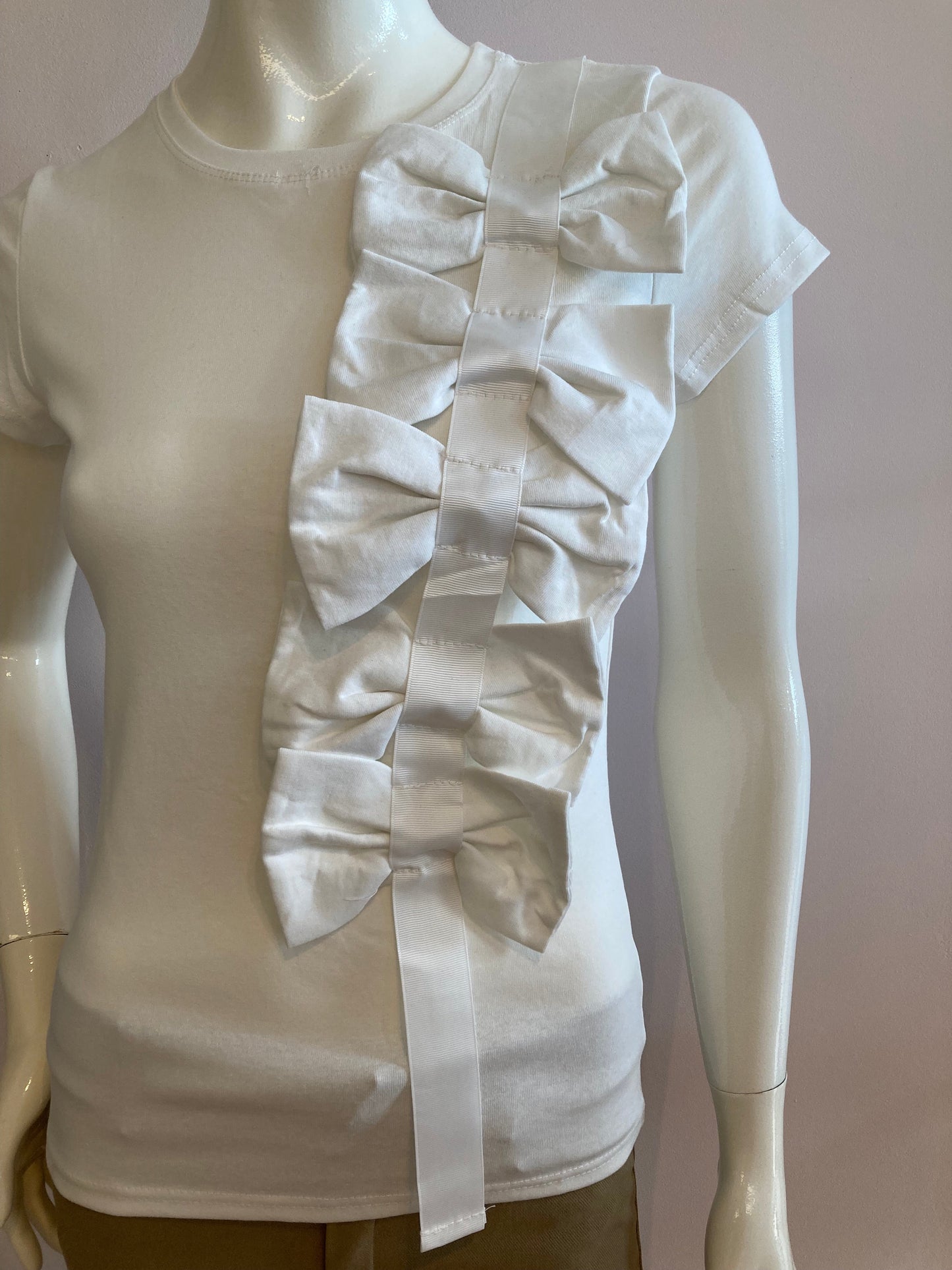 White T-shirt with bow and ribbons