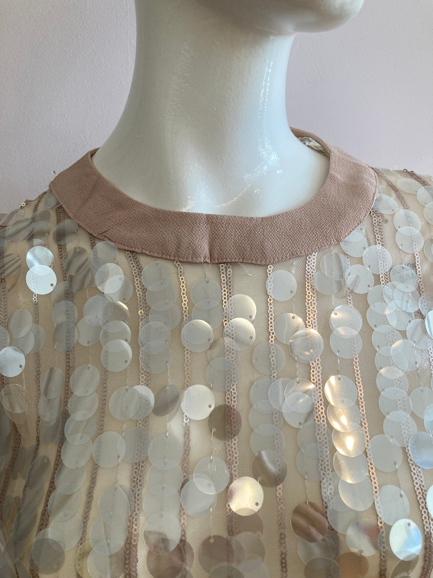 Shiny beige t-shirt with sequins