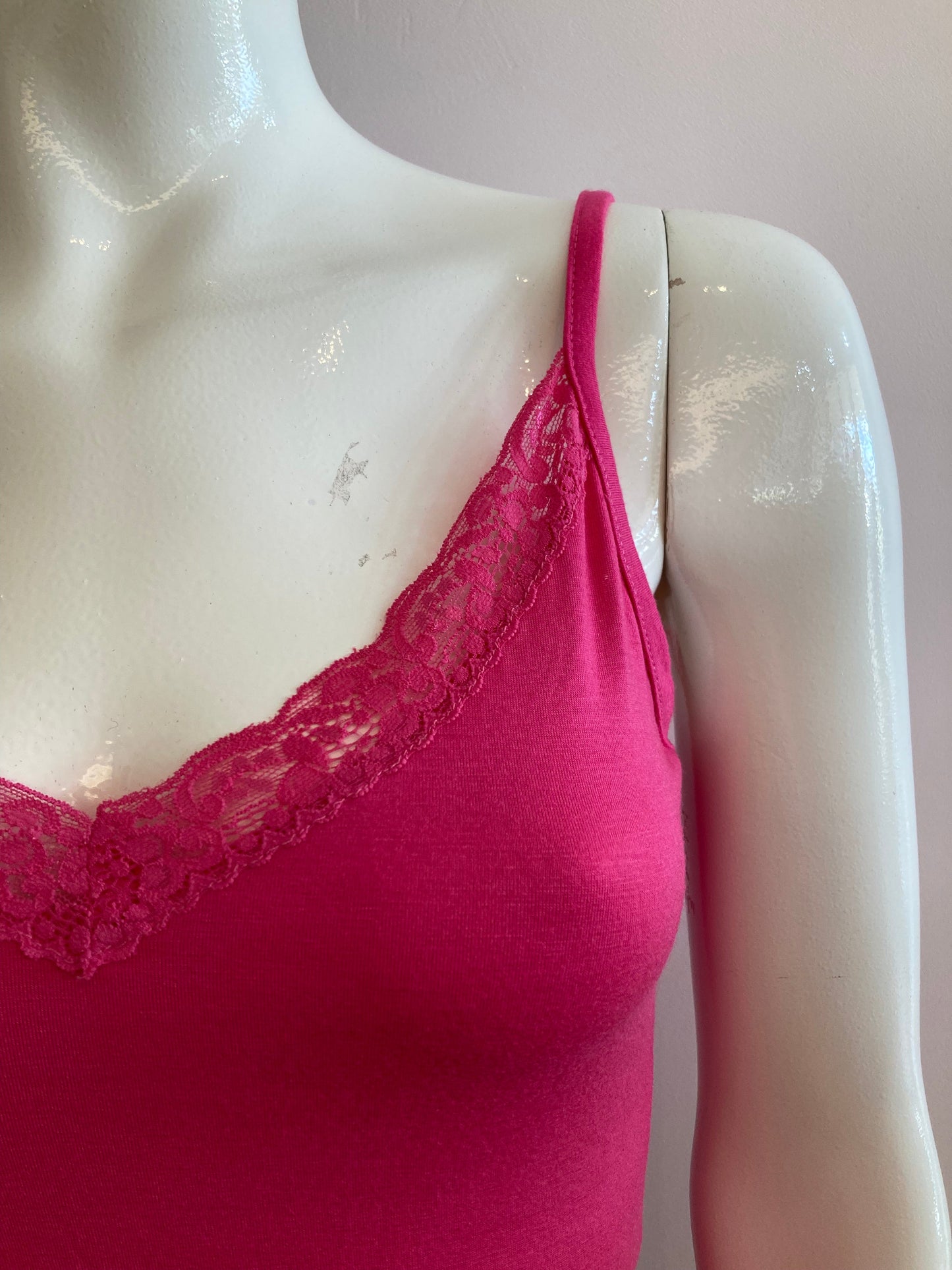 Tank top lace Fushia