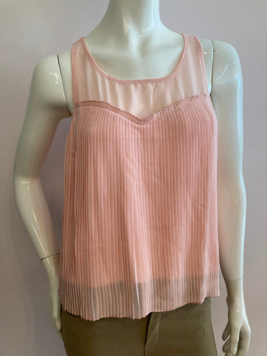 Pink blouse lined and pleated at the front