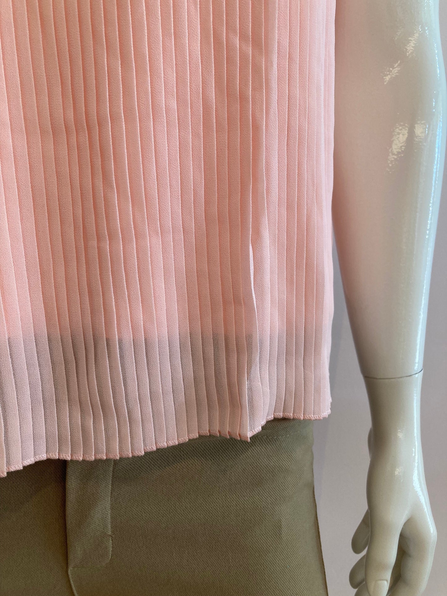 Pink blouse lined and pleated at the front