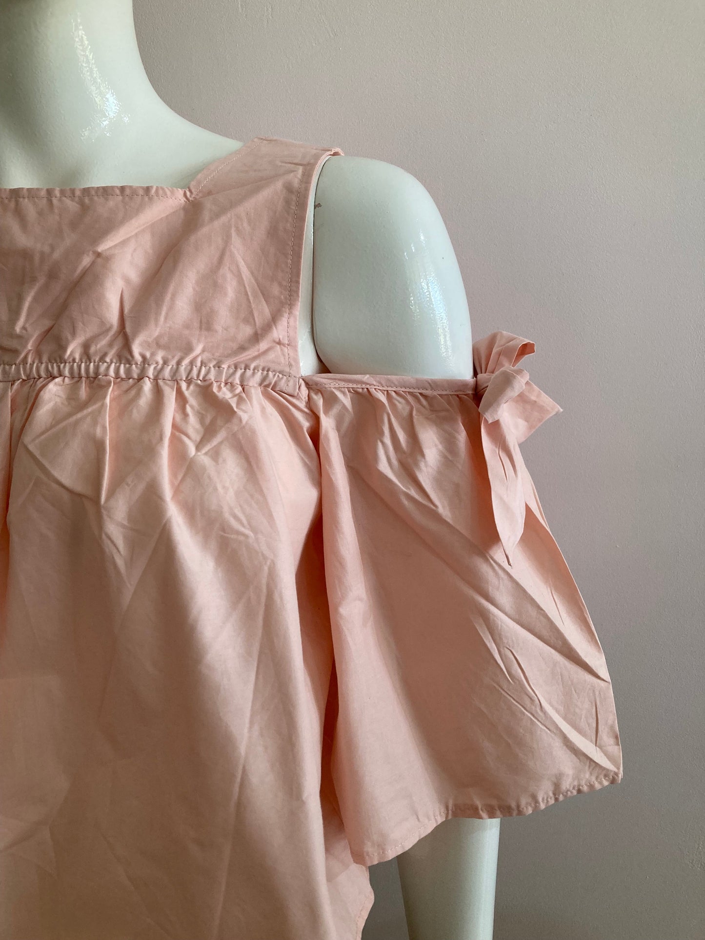 Pink crop top blouse with bows