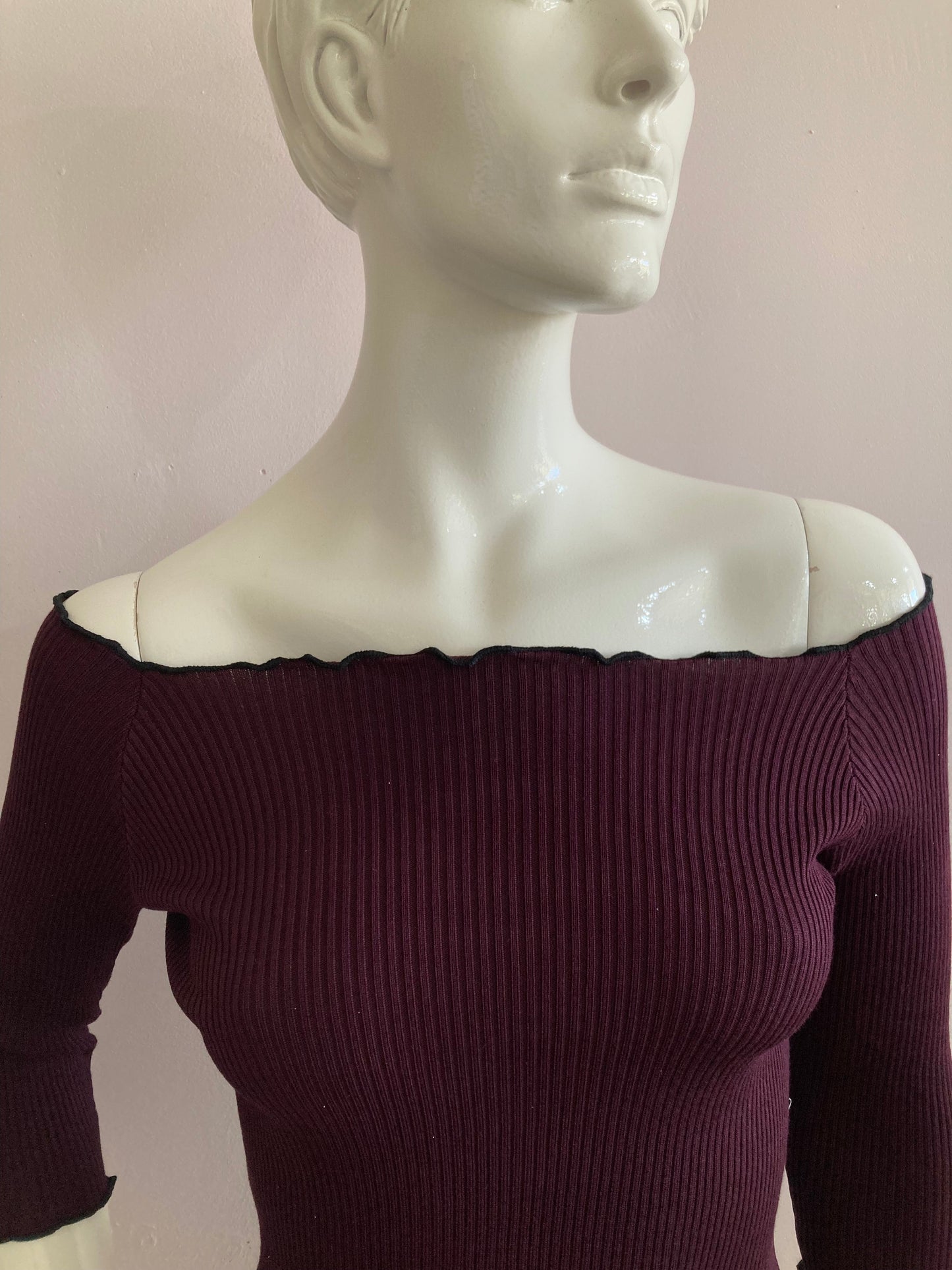 Burgundy ribbed knit boat neck crop top