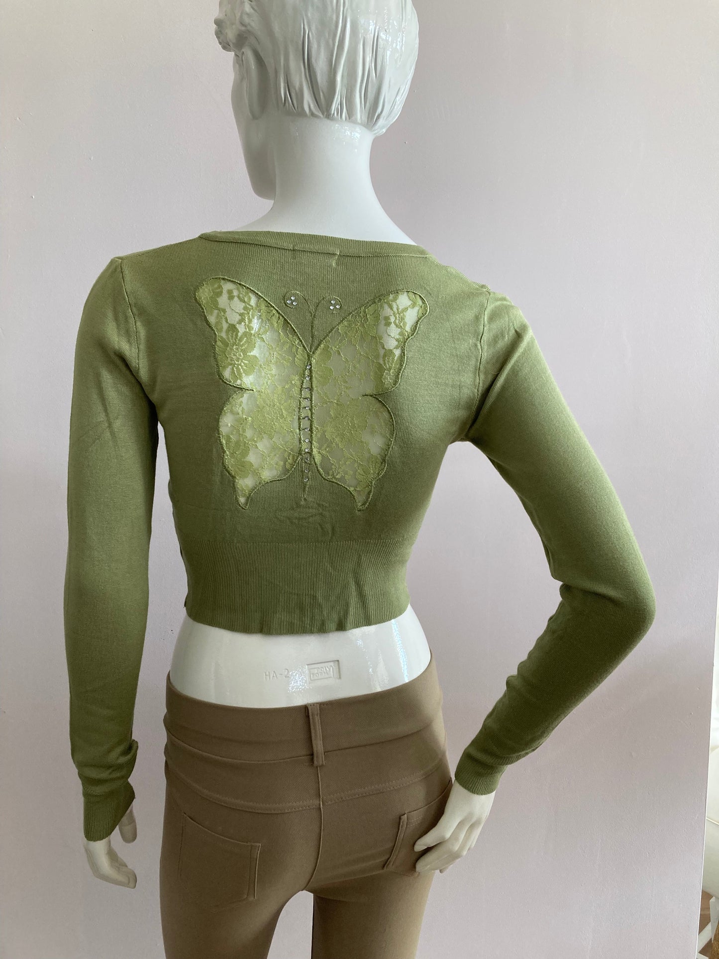 Short cardigan in green with lace pattern on the back