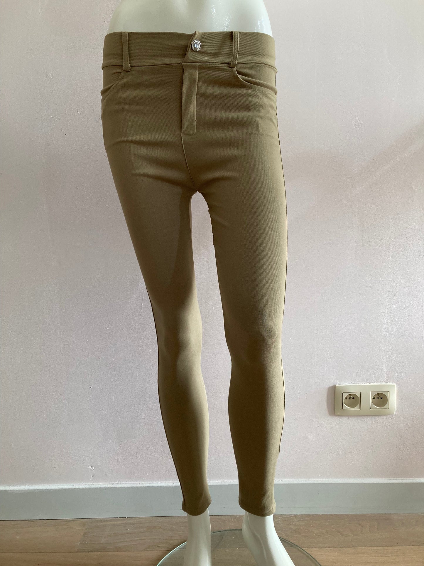 Taupe skinny pants in very stretchy stretch with pockets