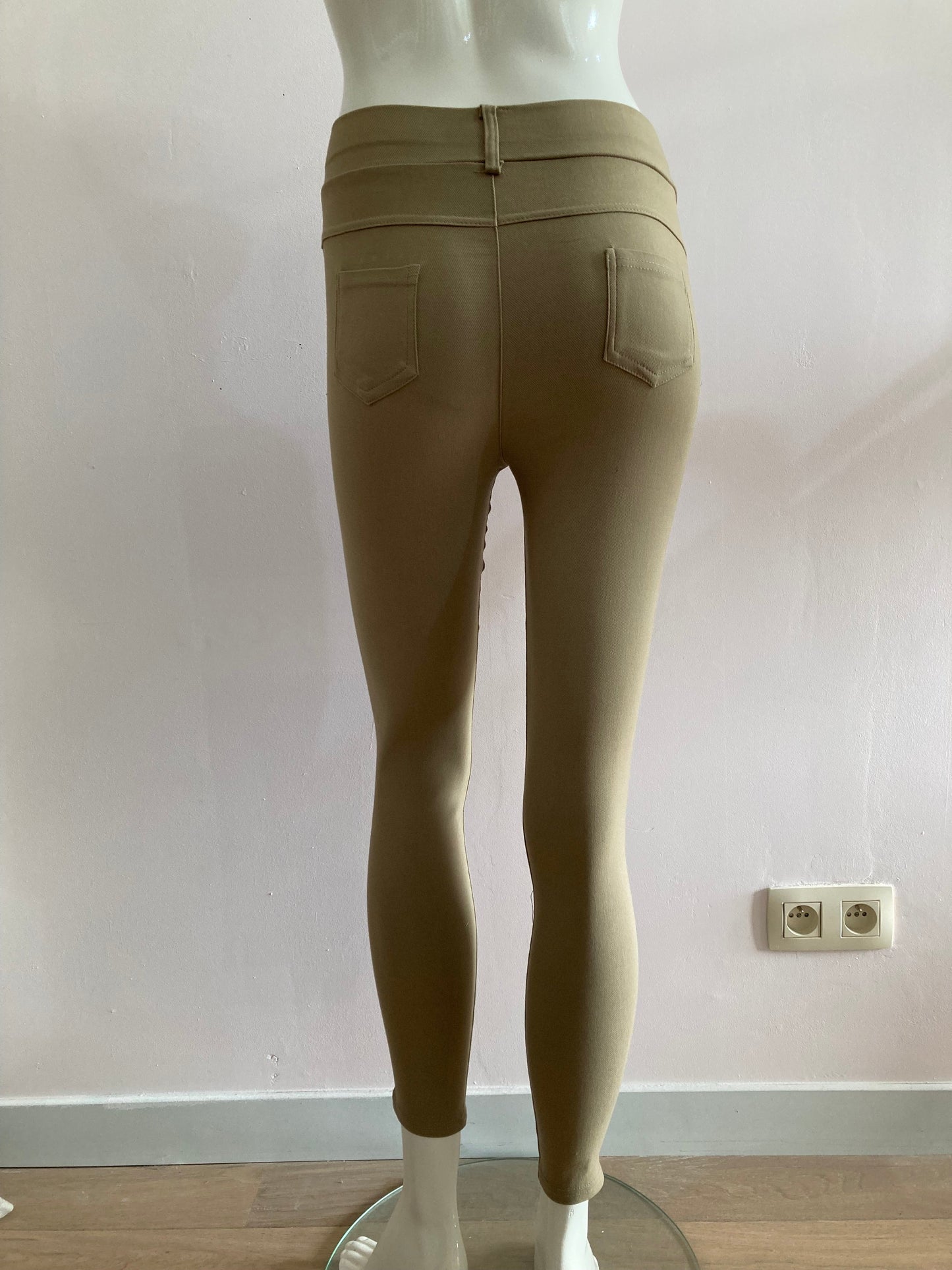 Taupe skinny pants in very stretchy stretch with pockets