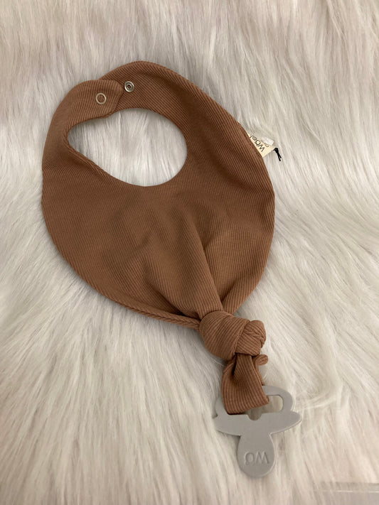 Bib with pacifier clip Tiramisu