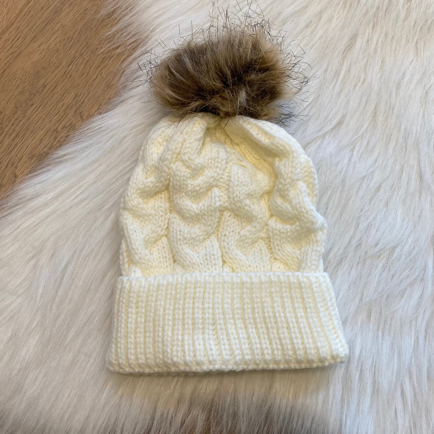 Casual babymuts creme enkele pompom