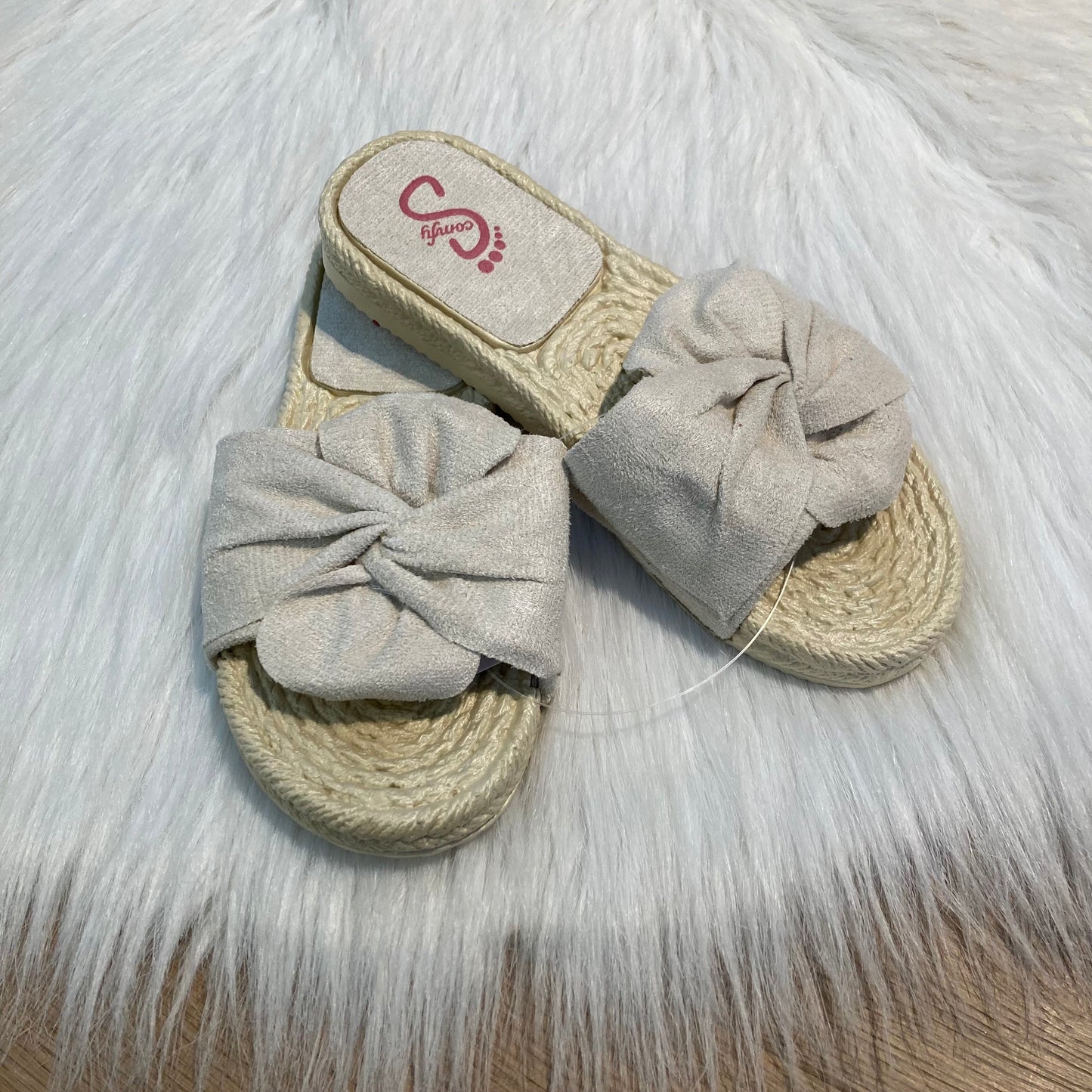 Slippers met strik beige