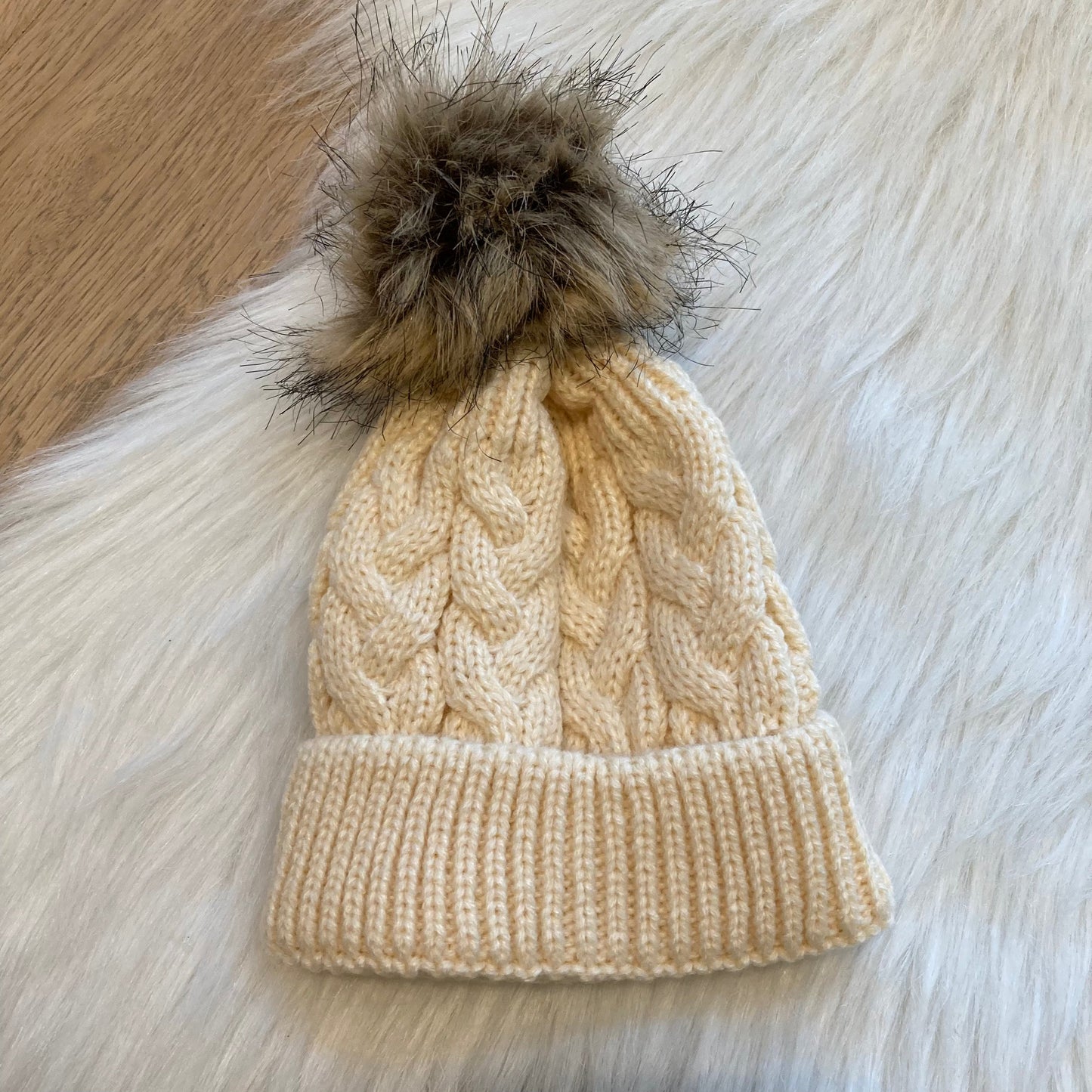 Casual babymuts champagne enkele pompom