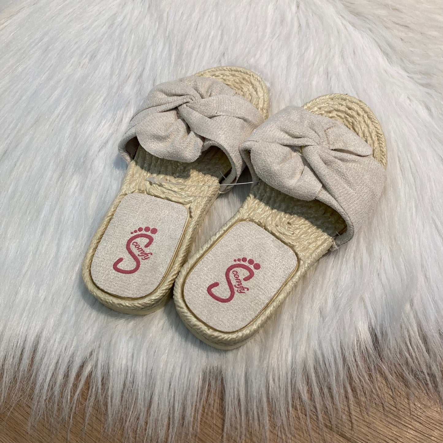 Slippers met strik beige