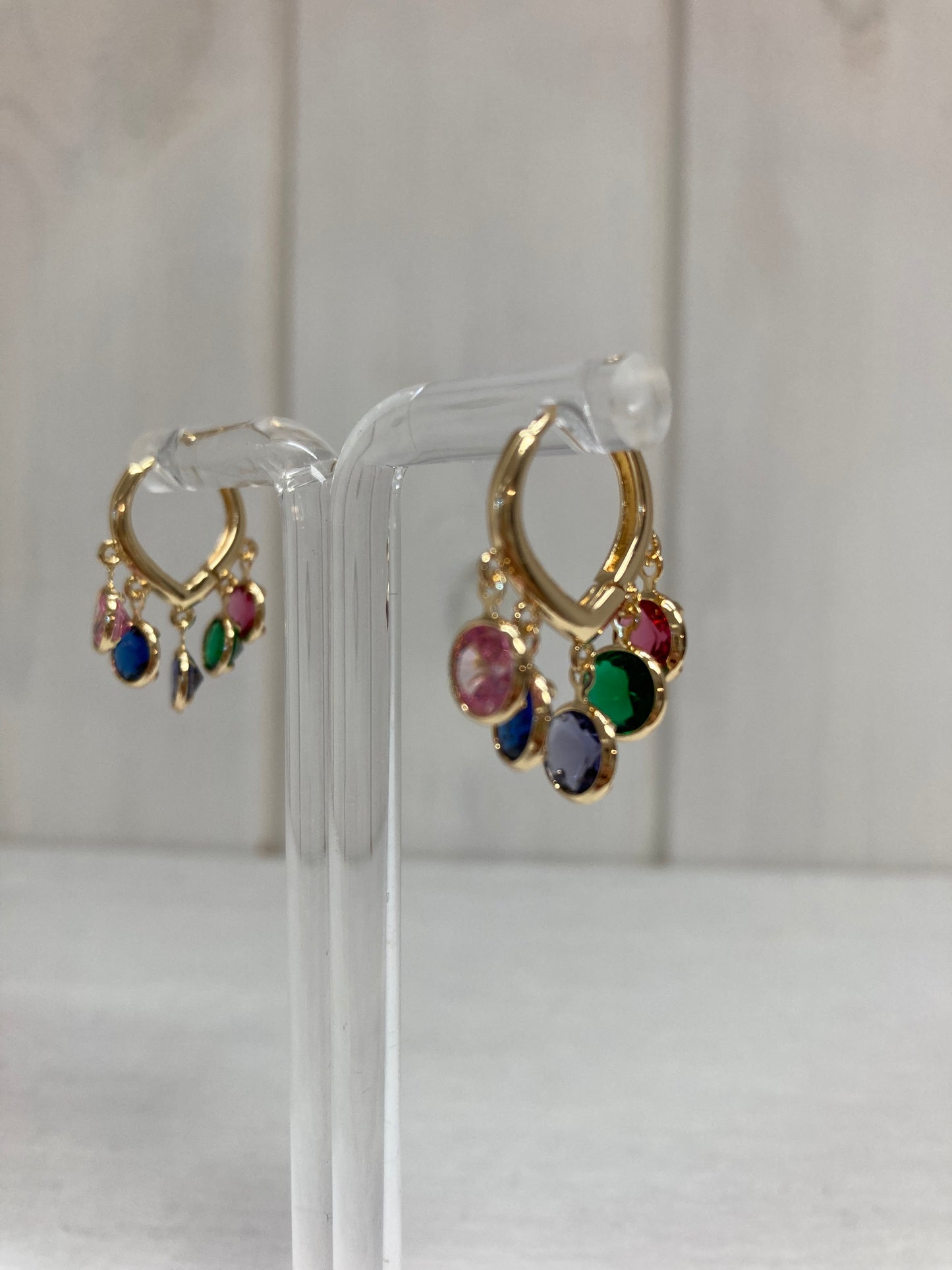 Oorring elegant met multicolor steentje