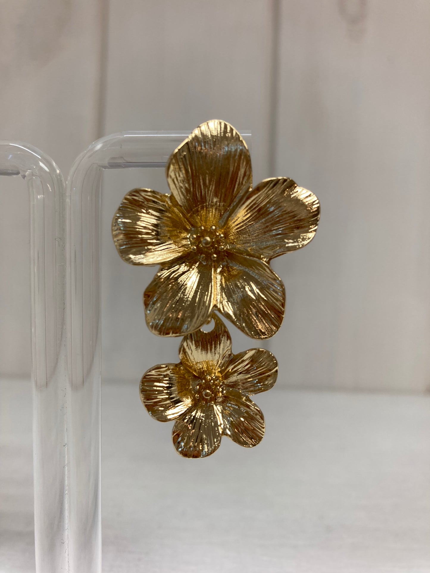 Oorhanger 2 bloemen goud