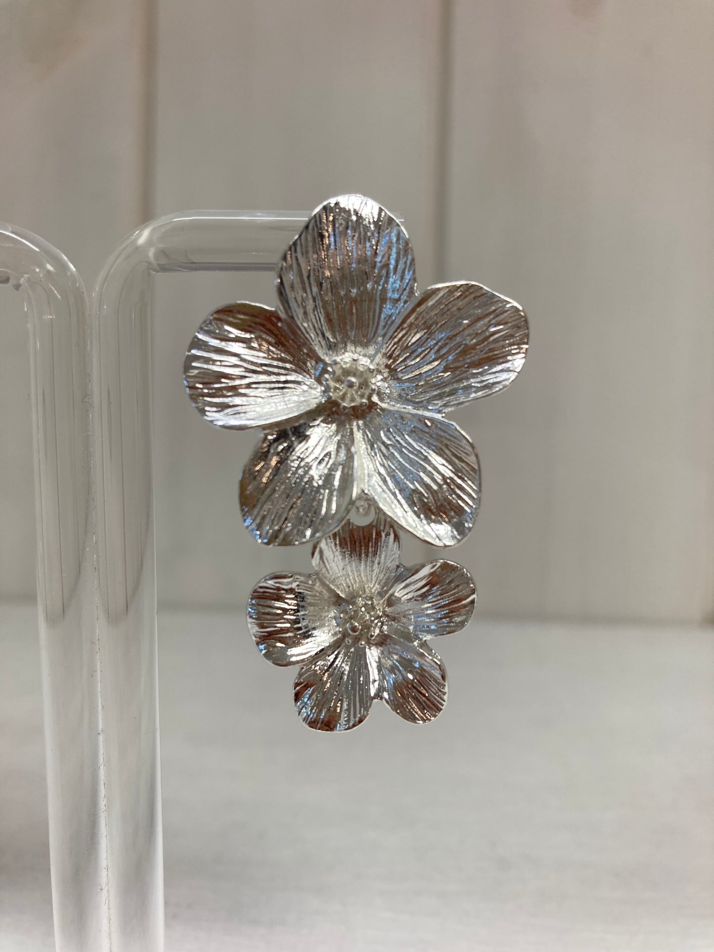 Oorhanger 2 bloemen zilver