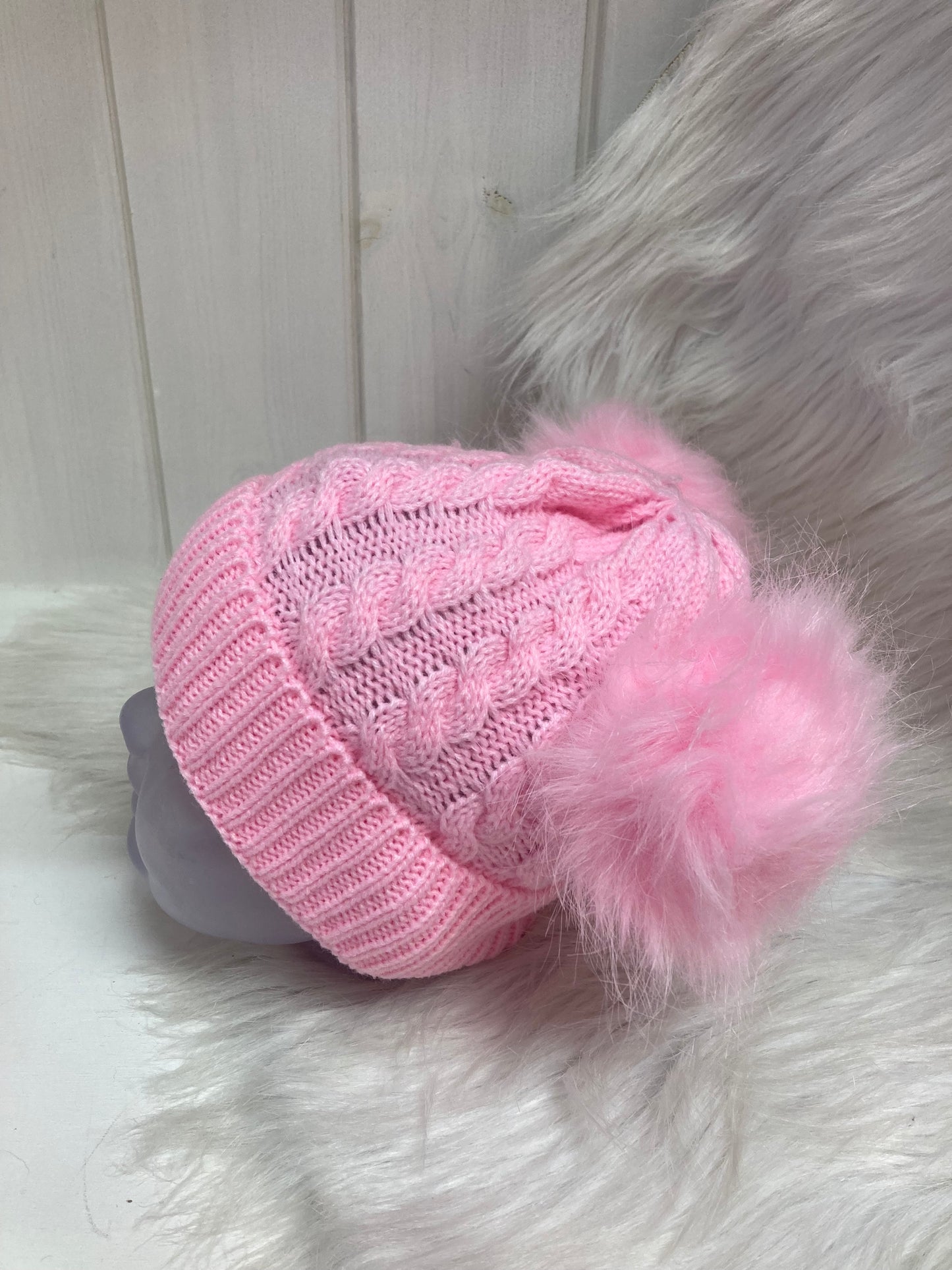 Casual babymuts lichtroze dubbele pompom lichtroze