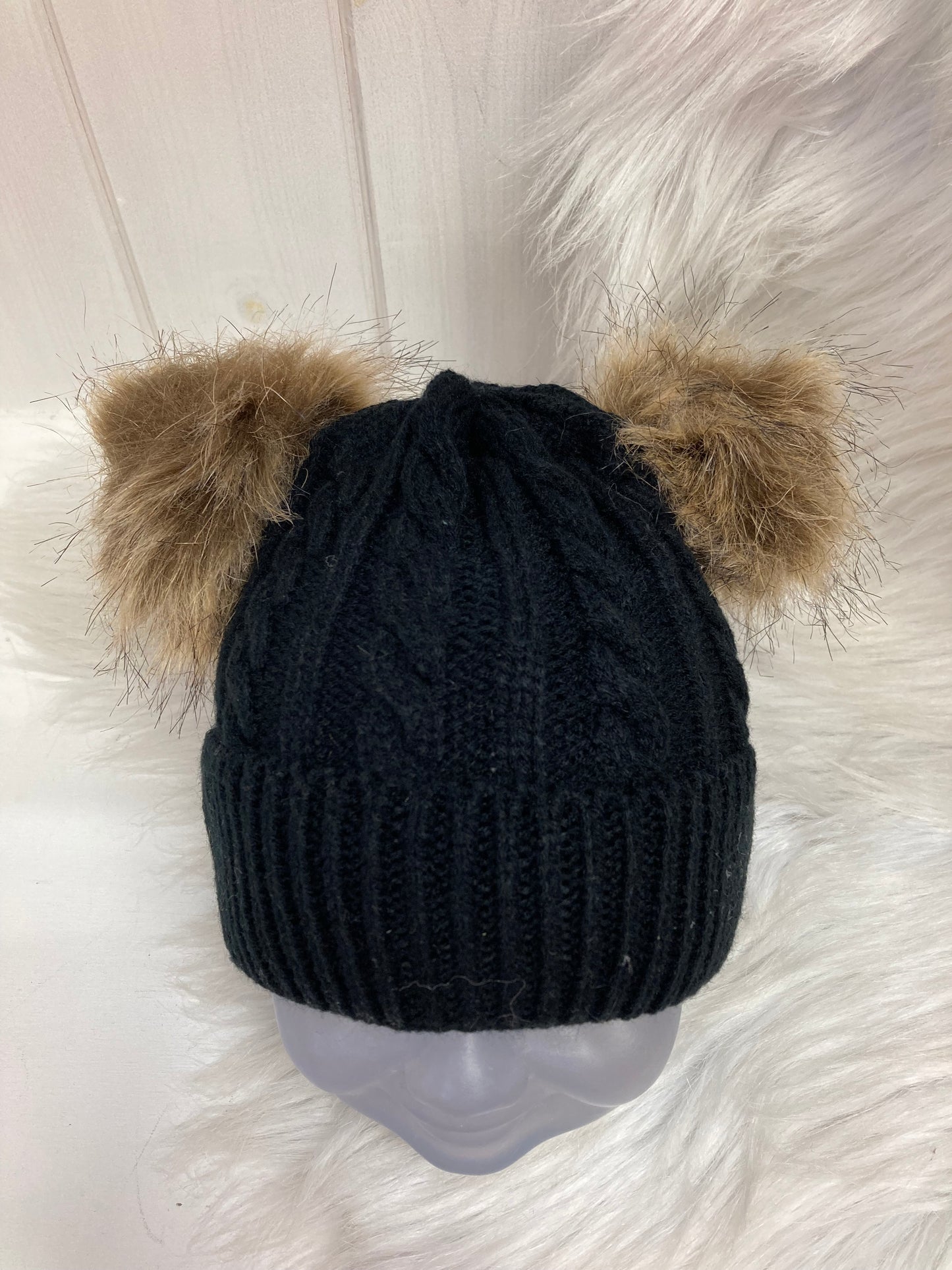 Casual babymuts zwart dubbele pompom beige