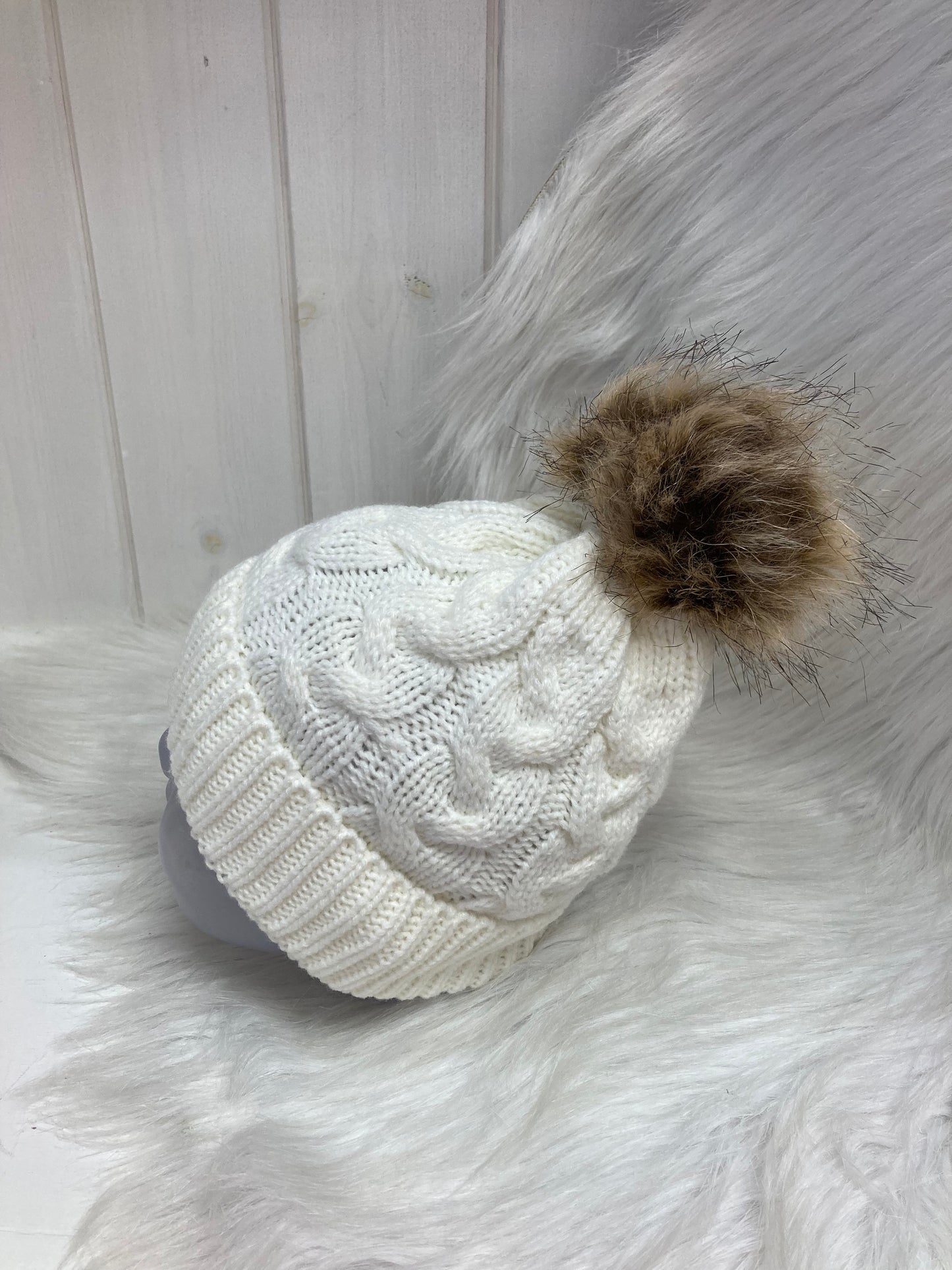 Casual babymuts creme enkele pompom