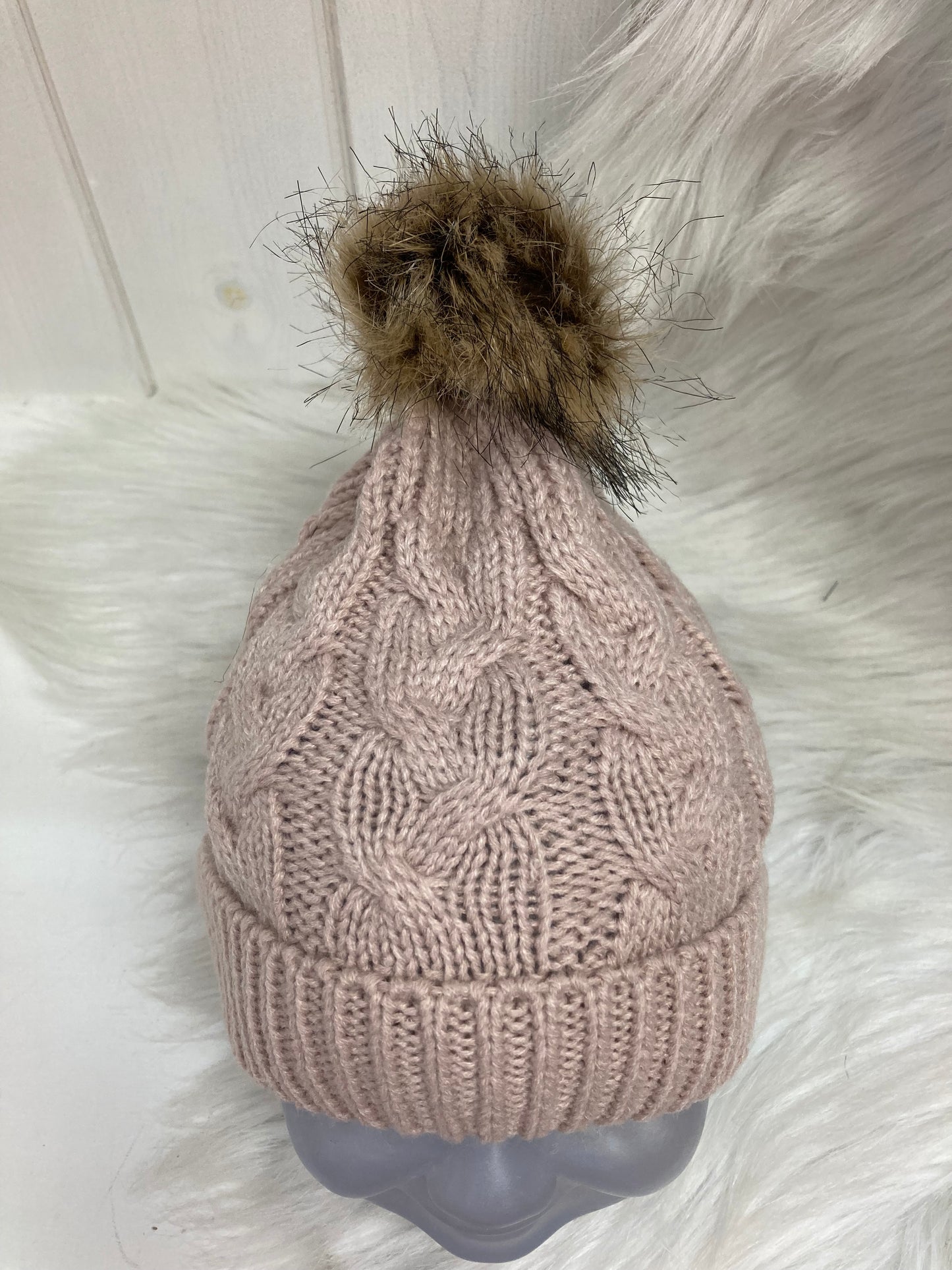 Casual muts beige enkele pompom