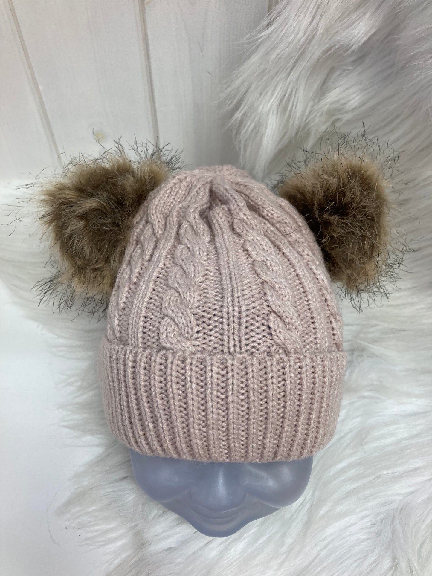 Casual muts beige dubbele pompom beige