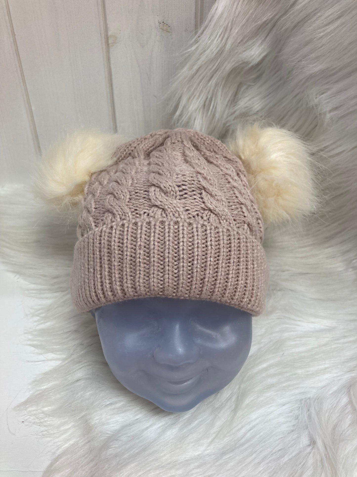 Casual muts beige dubbele pompom cream