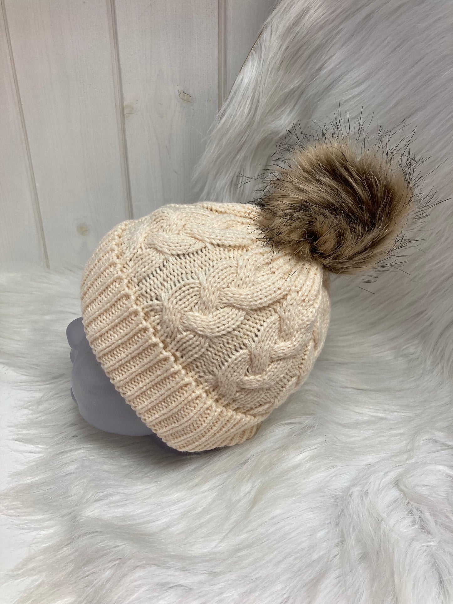 Casual babymuts champagne enkele pompom