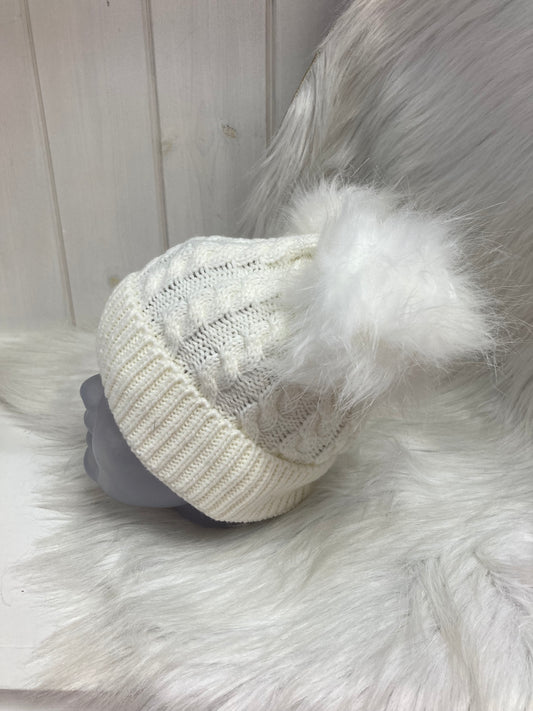 Casual babymuts creme dubbele pompom creme