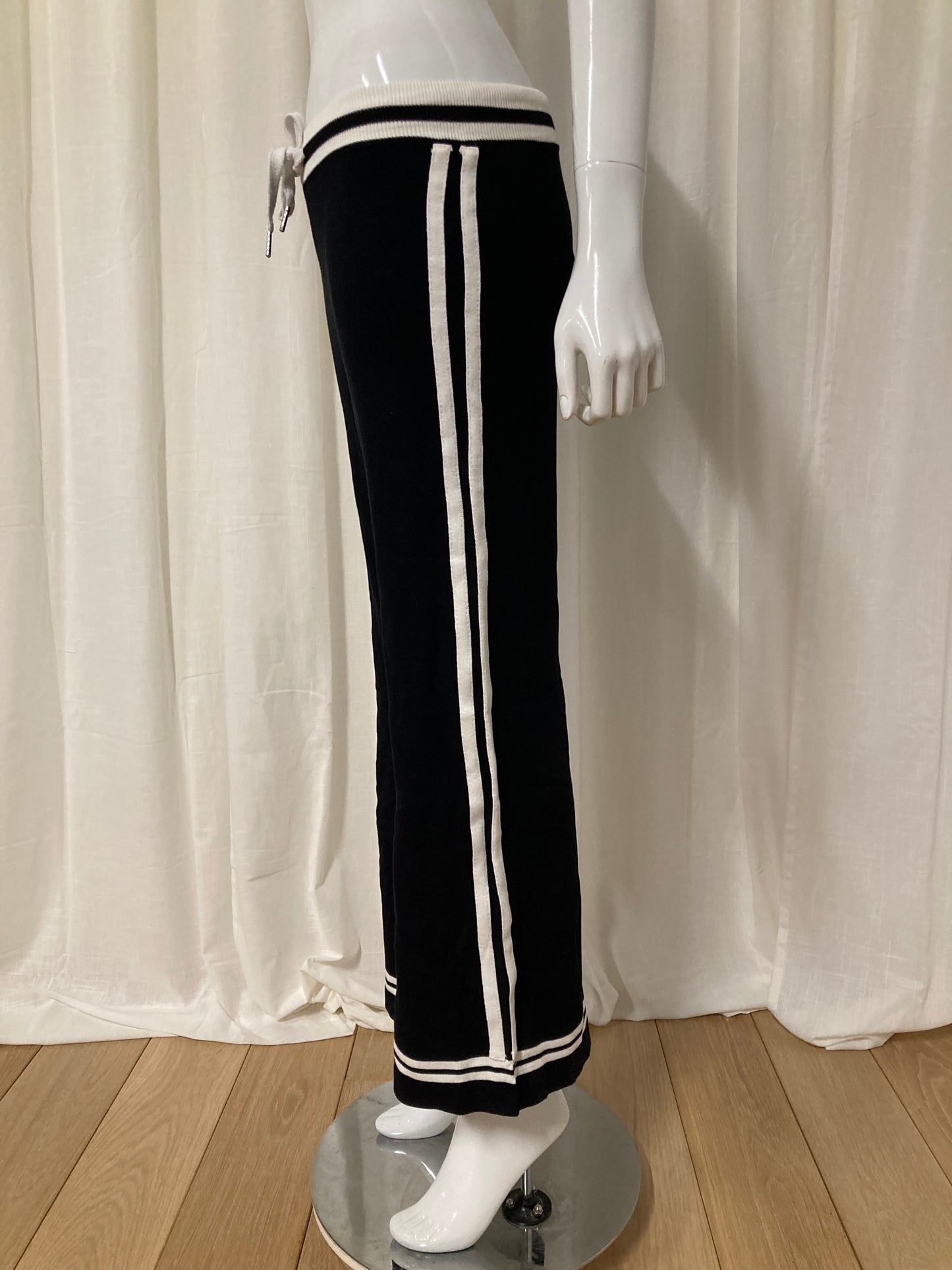 Very flared jogging-style Noir palazzo with bands