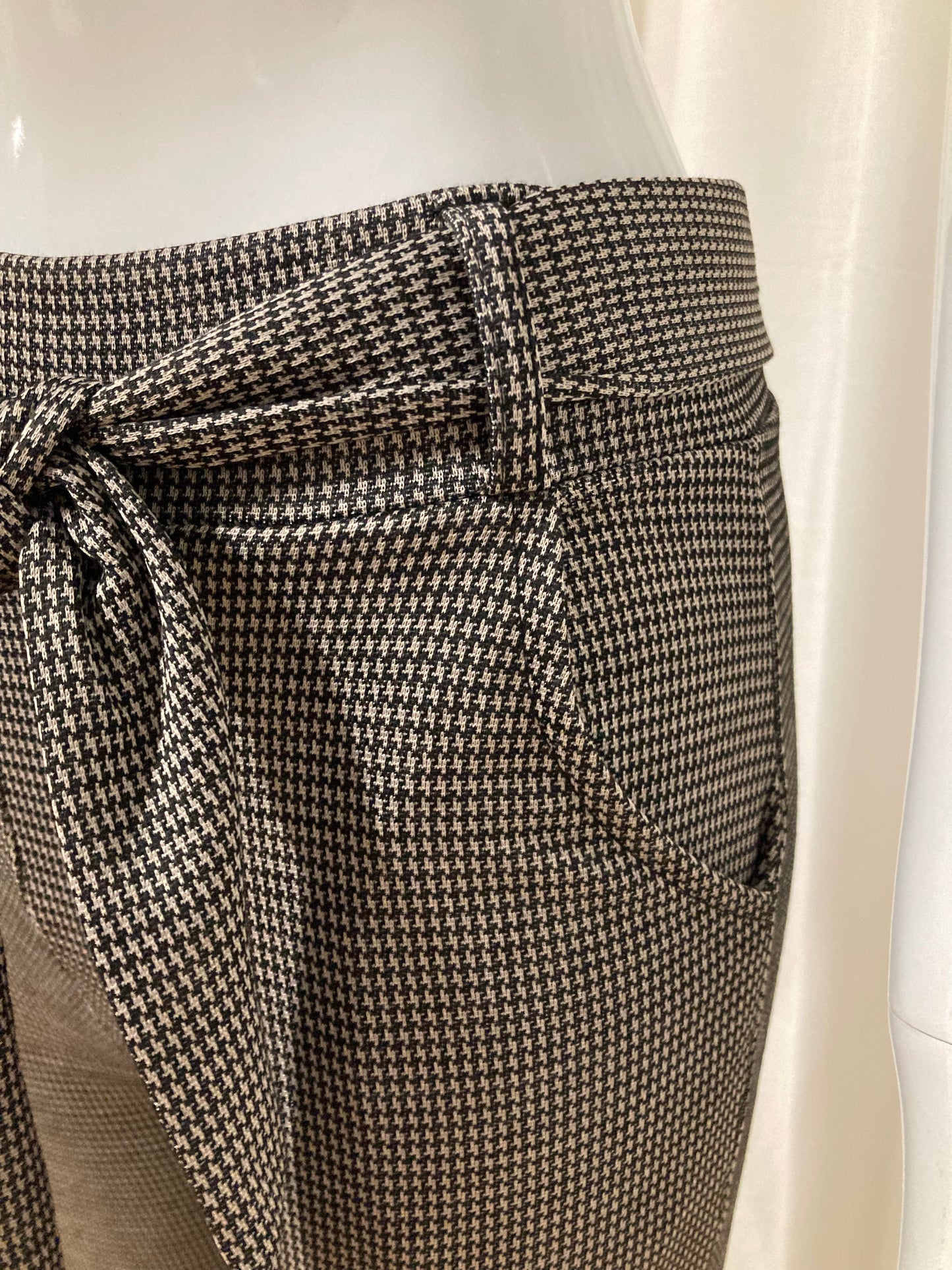 Slim-fit trousers in taupe gingham pattern, fleece inside with pockets and belt