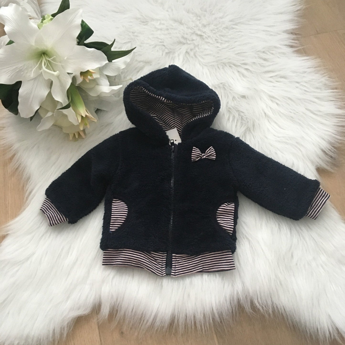 Babyjacket blauw met strikje